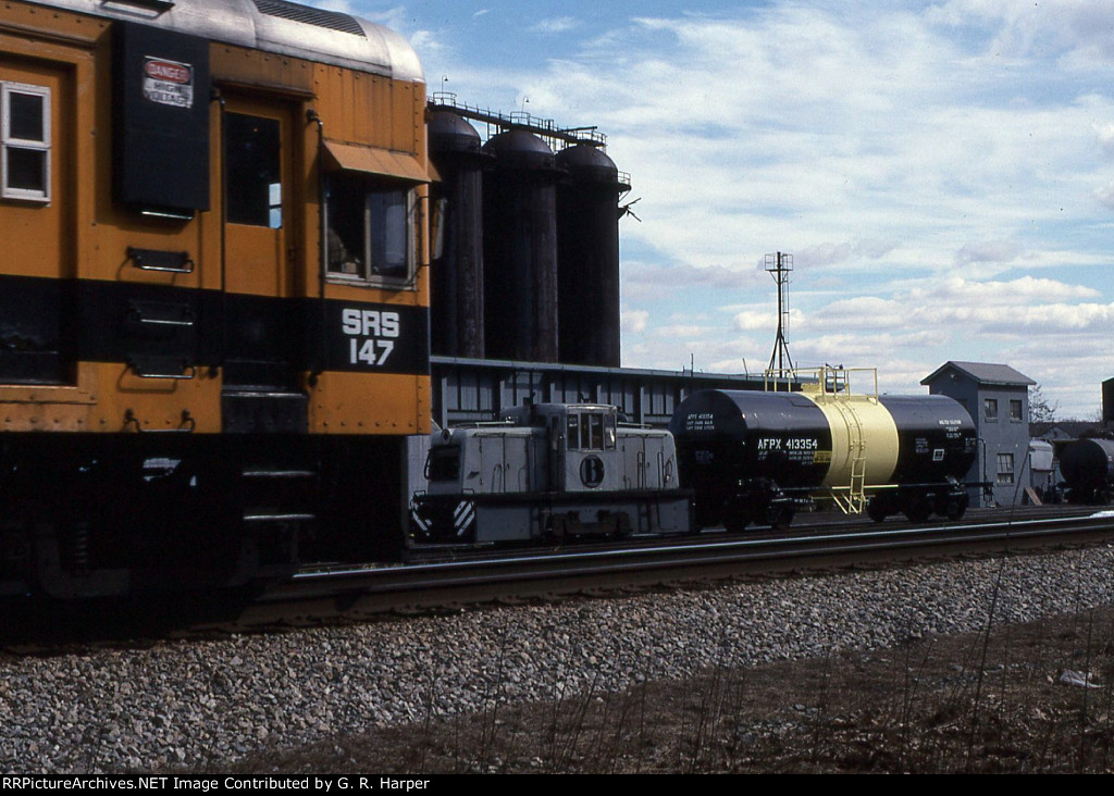 SRS 147 on the CSX main line and Buncher Rail Car 44-tonner